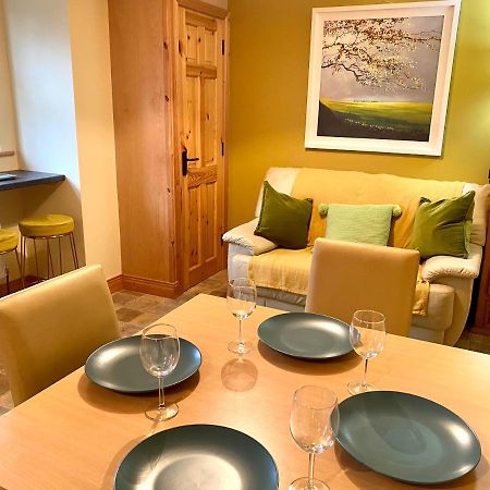 3 Bedroom House Located In Centre Of Carndonagh Extérieur photo