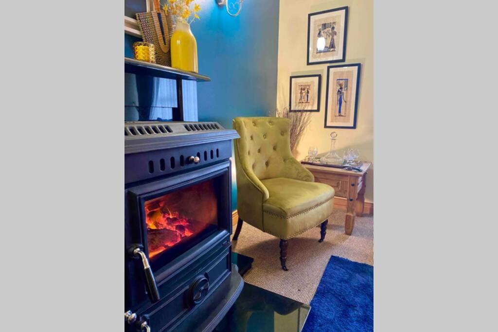 3 Bedroom House Located In Centre Of Carndonagh Extérieur photo