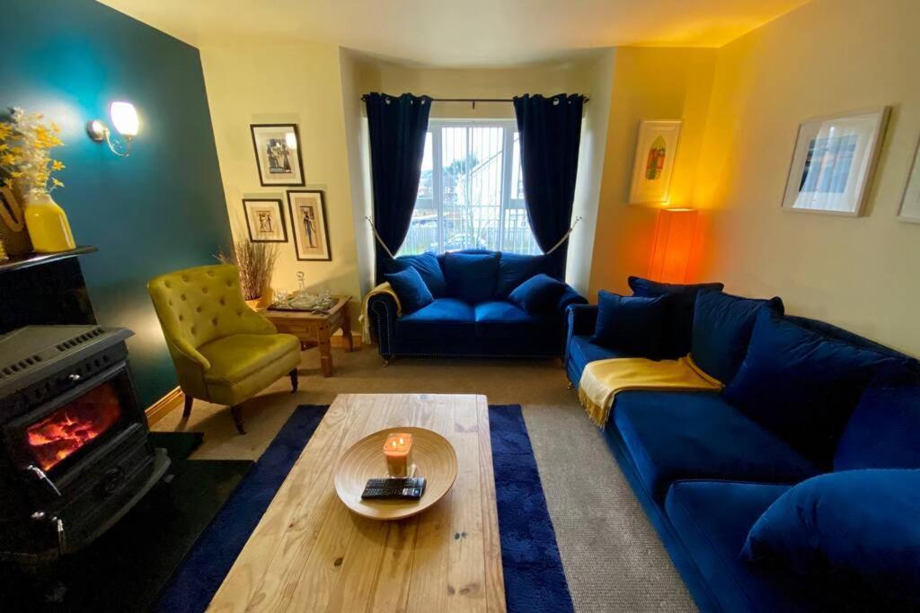 3 Bedroom House Located In Centre Of Carndonagh Extérieur photo