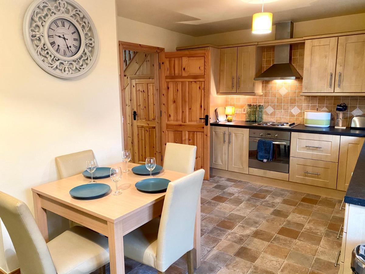 3 Bedroom House Located In Centre Of Carndonagh Extérieur photo
