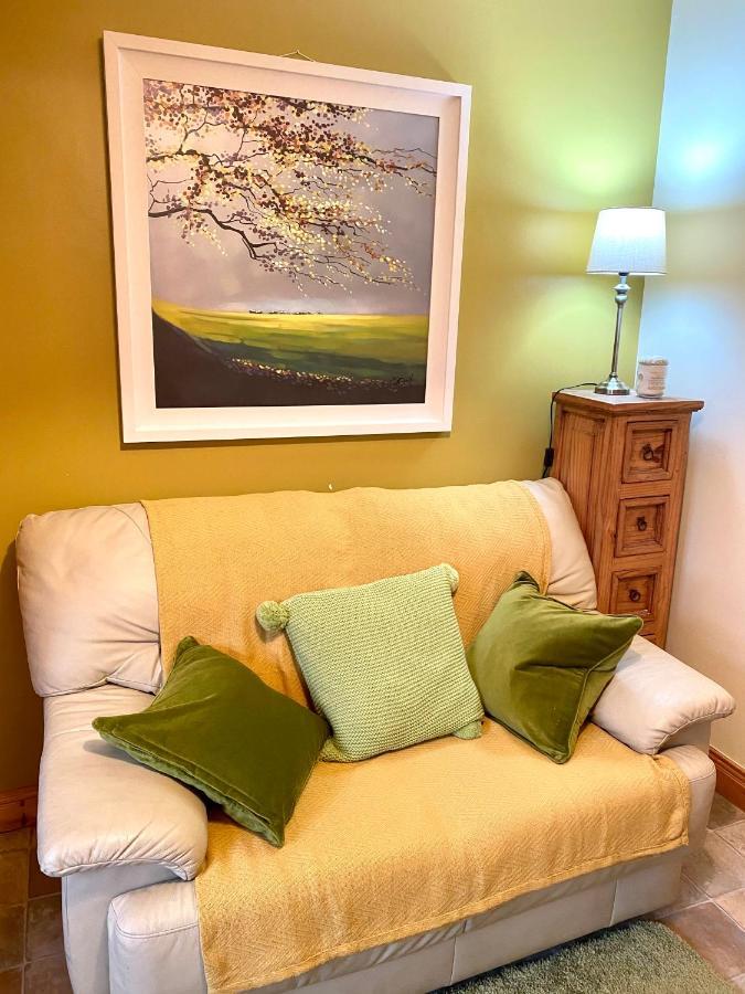 3 Bedroom House Located In Centre Of Carndonagh Extérieur photo