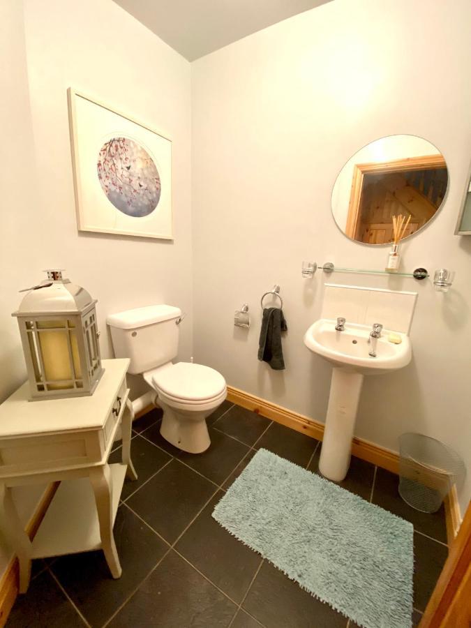 3 Bedroom House Located In Centre Of Carndonagh Extérieur photo