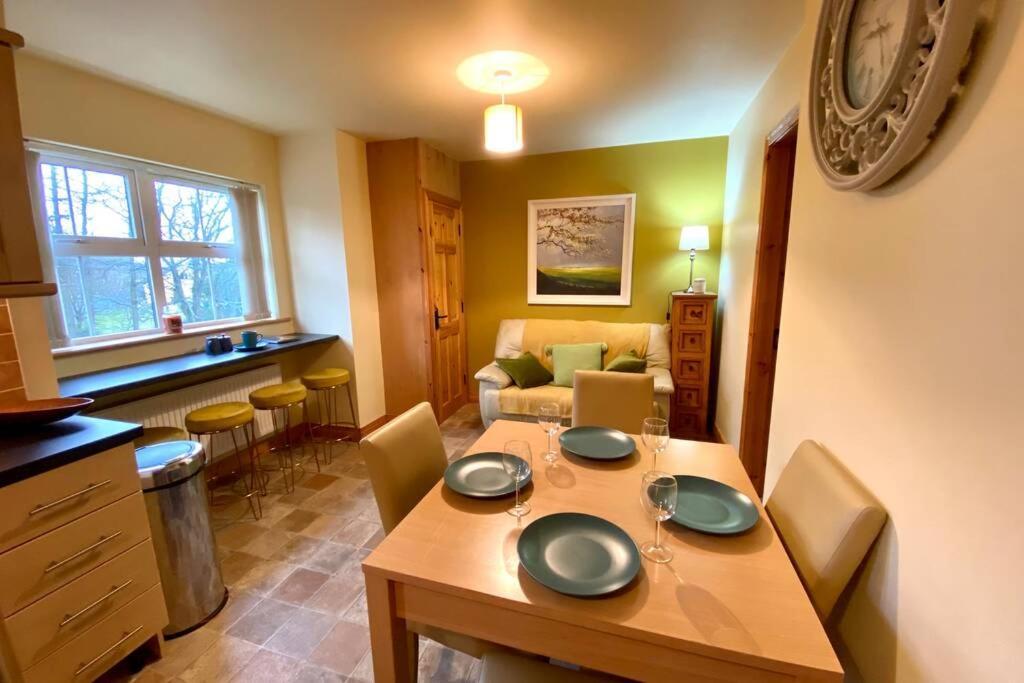 3 Bedroom House Located In Centre Of Carndonagh Extérieur photo