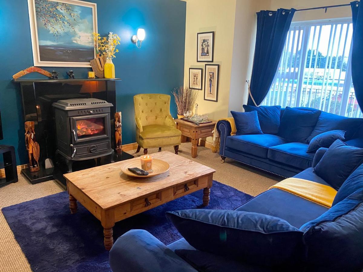 3 Bedroom House Located In Centre Of Carndonagh Extérieur photo