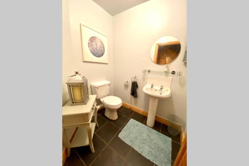 3 Bedroom House Located In Centre Of Carndonagh Extérieur photo