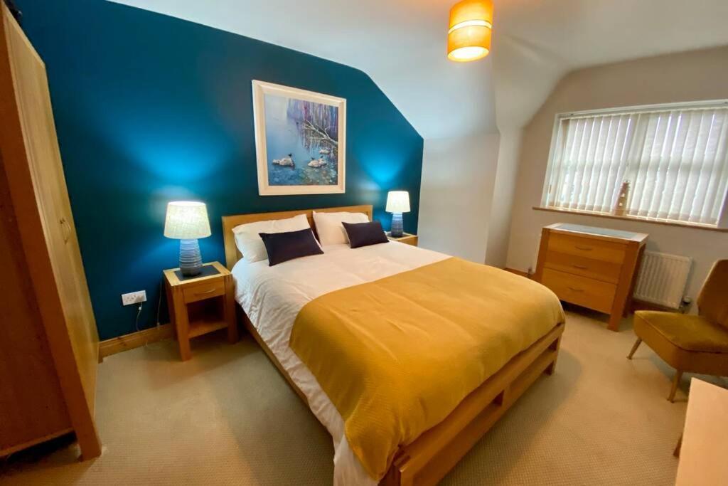 3 Bedroom House Located In Centre Of Carndonagh Extérieur photo