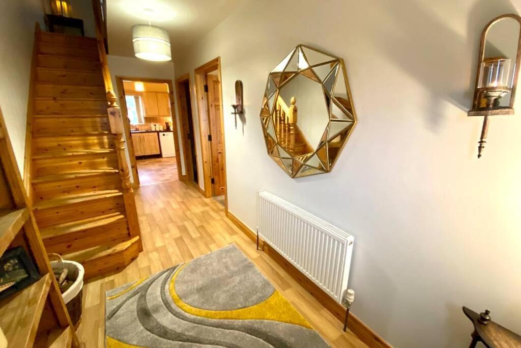 3 Bedroom House Located In Centre Of Carndonagh Extérieur photo