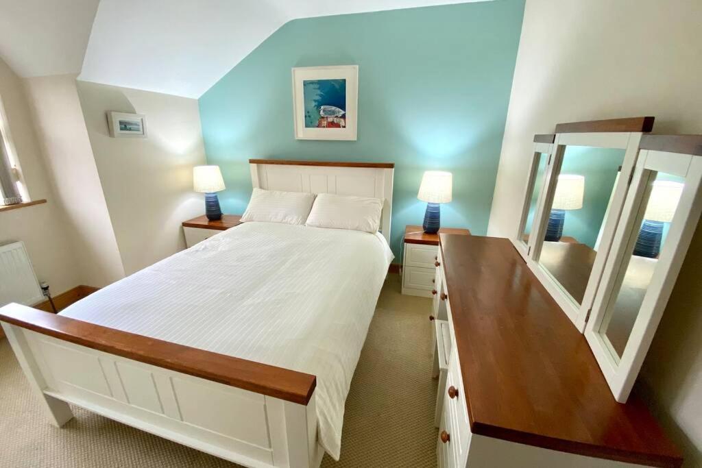 3 Bedroom House Located In Centre Of Carndonagh Extérieur photo
