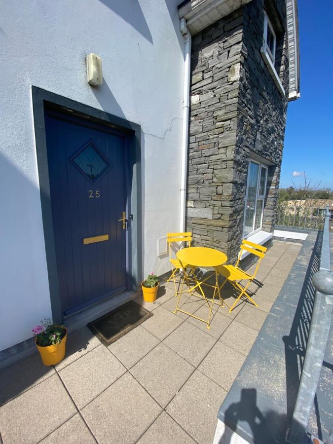 3 Bedroom House Located In Centre Of Carndonagh Extérieur photo