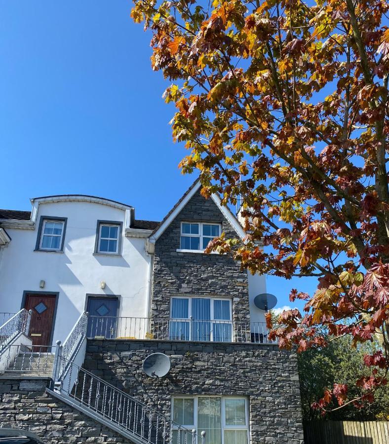 3 Bedroom House Located In Centre Of Carndonagh Extérieur photo