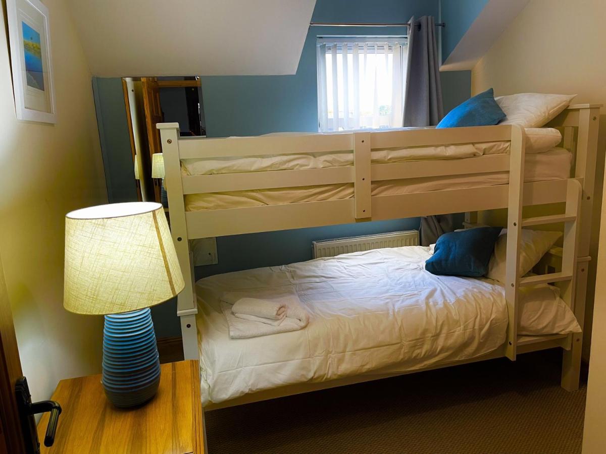 3 Bedroom House Located In Centre Of Carndonagh Extérieur photo